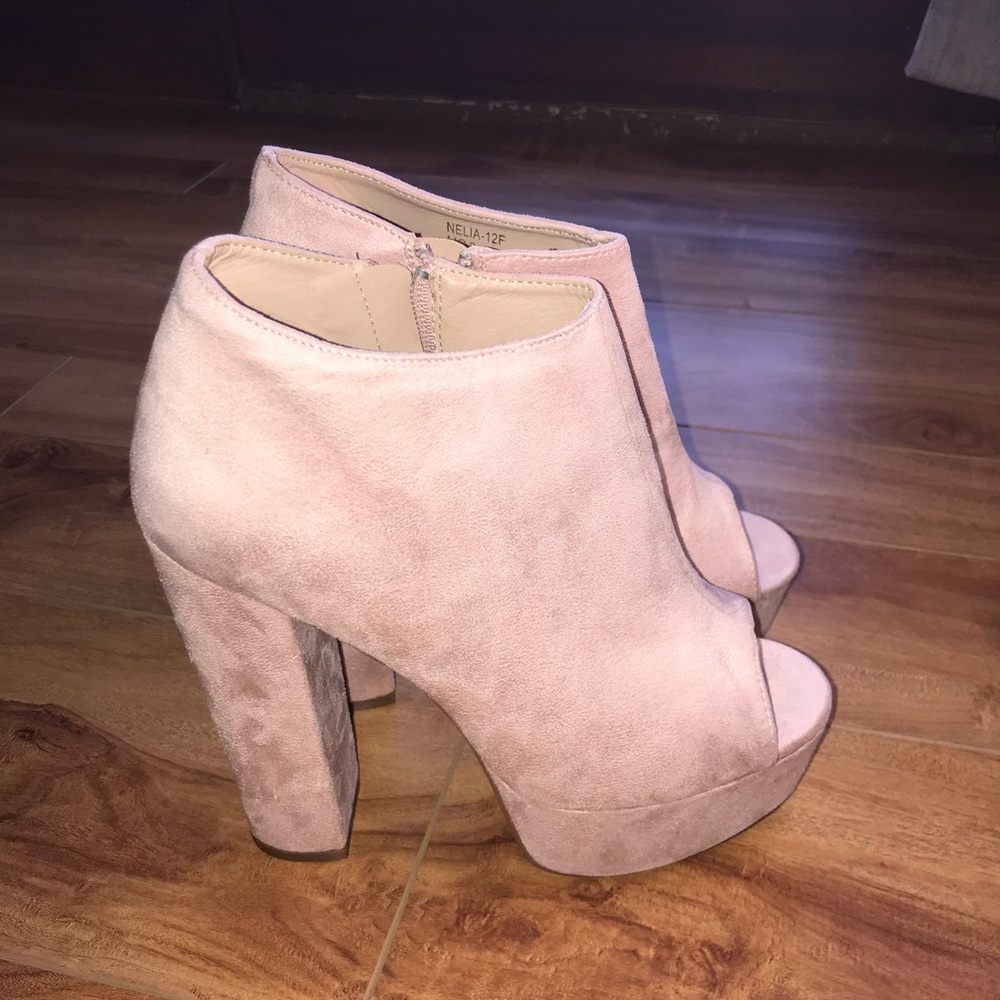 High-heel shoes